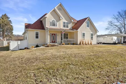802 Manor, Silver Lake, WI 53170