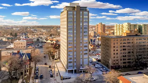 1707 N Prospect #11B, Milwaukee, WI 53202