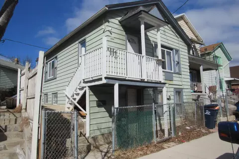 946 W Windlake, Milwaukee, WI 53204