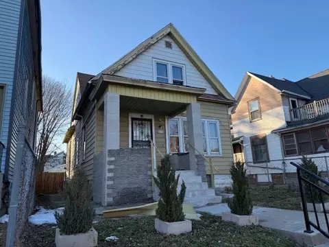3033 N Holton, Milwaukee, WI 53212