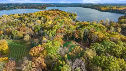 6644 N Shawmoors, Chenequa, WI 53029
