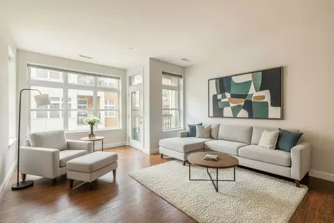 1925 N Water #301, Milwaukee, WI 53202