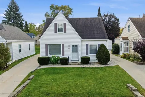 7637 Eagle, Wauwatosa, WI 53213