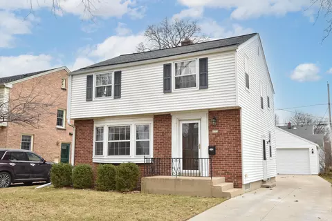 5312 N Bay Rdg, Whitefish Bay, WI 53217
