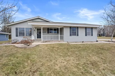 8109 S Forest Mdws, Franklin, WI 53132
