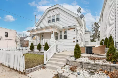 2523 W Maple #2525, Milwaukee, WI 53204