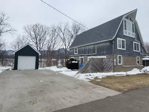 570 Main, Dakota, MN 55925