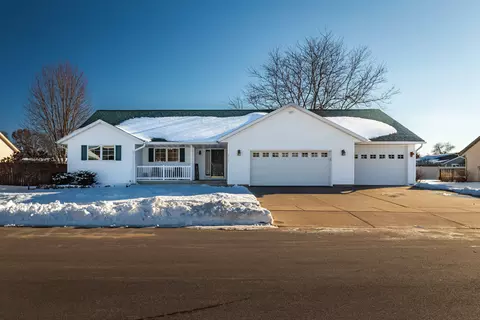 315 Cypress Cir, Holmen, WI 54636