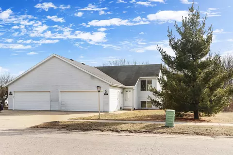1047 W W Ct, Elkhorn, WI 53121