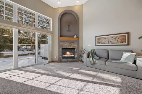 1027 River Pl, Waukesha, WI 53189