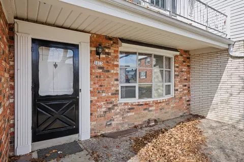 5075 W Colonial, Greenfield, WI 53220