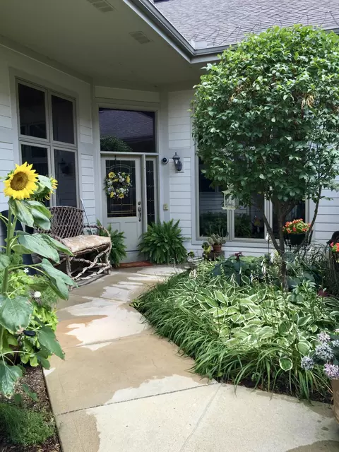 7513 W Tuckaway Pnes, Franklin, WI 53132