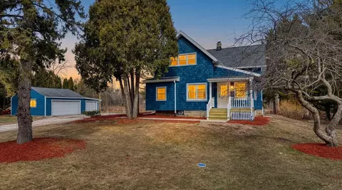 1436 W Fiesta, Mequon, WI 53092