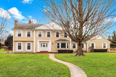 18665 Le Chateau, Brookfield, WI 53045
