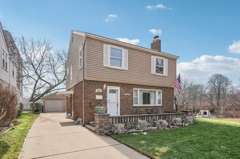 1601 E Menlo, Shorewood, WI 53211