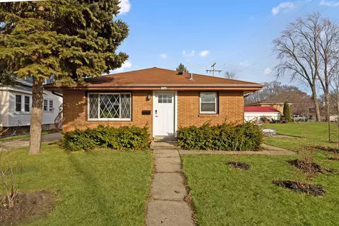 3942 S Troy, Saint Francis, WI 53235