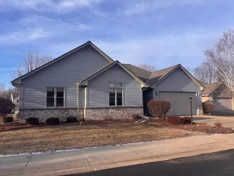 1320 West Hts, West Bend, WI 53095