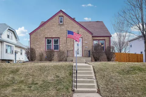 2352 S 80th, West Allis, WI 53219