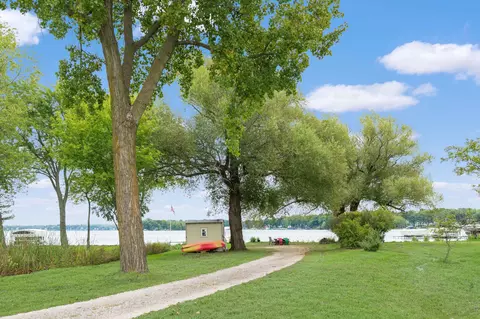 w304n2426 Maple, Delafield, WI 53072