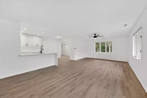 7419 Mequon Sq, Mequon, WI 53092