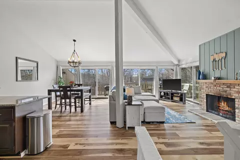 521 Bristol Oak #A, Fontana, WI 53125