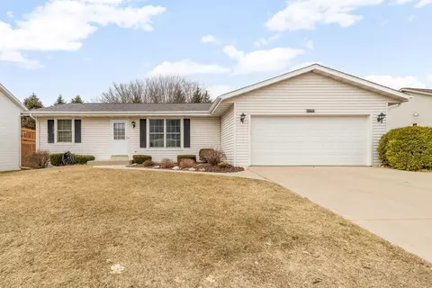 1514 Walsh Acres, West Bend, WI 53095