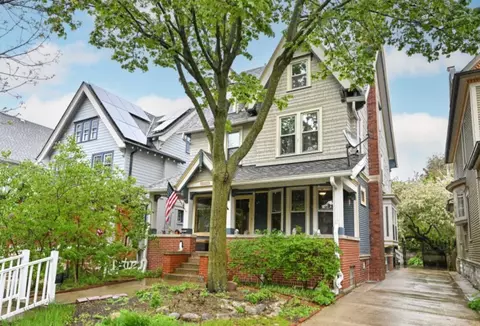 2834 N Hackett, Milwaukee, WI 53211