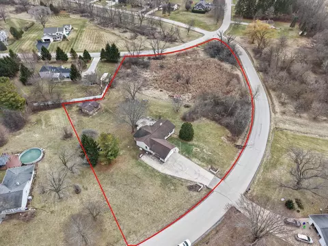 n51w27909 N Willow Crk, Pewaukee, WI 53072