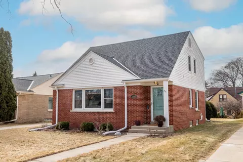2445 N 80th, Wauwatosa, WI 53213