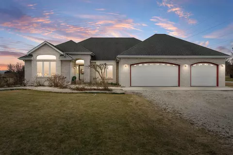 439 92nd, Raymond, WI 53126