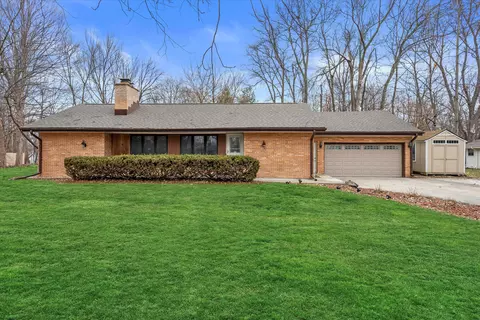 2570 Gaywood, Brookfield, WI 53045