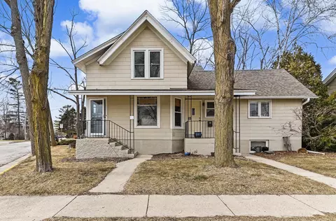 127 Clark, Pewaukee, WI 53072