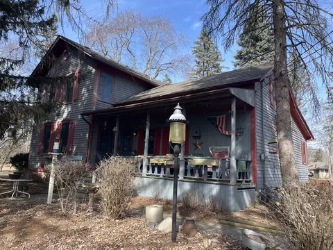 1320 E Oakwood, Oak Creek, WI 53154