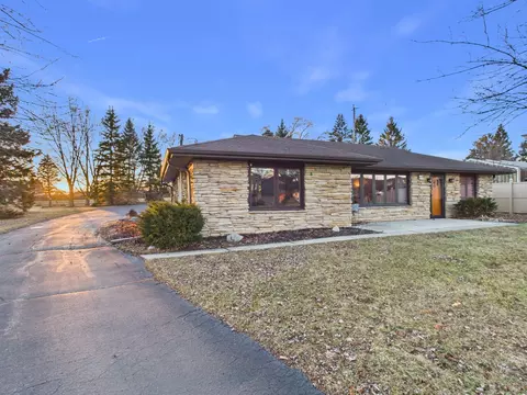 w180n8607 Town Hall, Menomonee Falls, WI 53051