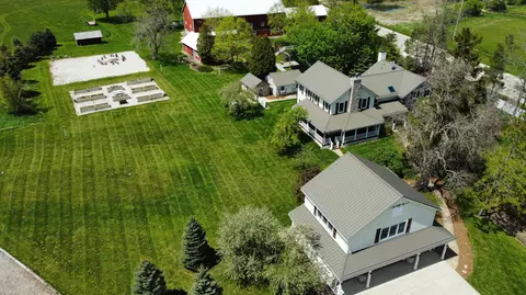 2237 Washington, Cedarburg, WI 53012