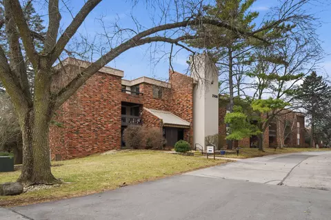 2300 W Good Hope #340, Glendale, WI 53209