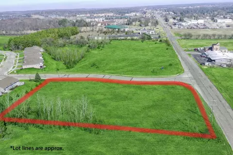 2704 S Main, West Bend, WI 53095