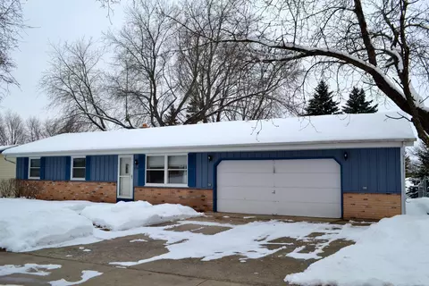1514 Roosevelt, West Bend, WI 53090