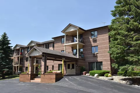 530 N Silverbrook #D307, West Bend, WI 53090
