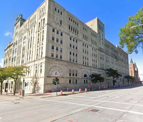 270 E Highland #516, Milwaukee, WI 53202