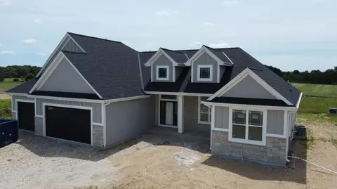 527 Talbots Woods, Dousman, WI 53118