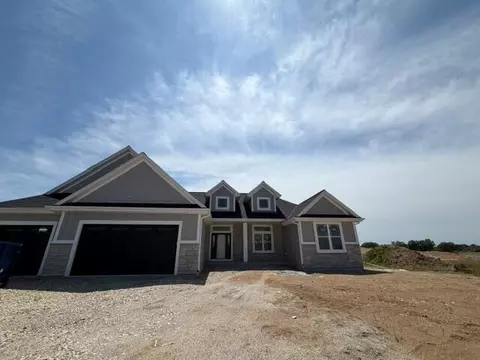 527 Talbots Woods, Dousman, WI 53118