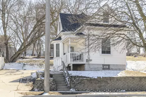 821 E Main, Waukesha, WI 53186