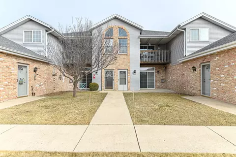 401 W Aspen #7, Oak Creek, WI 53154