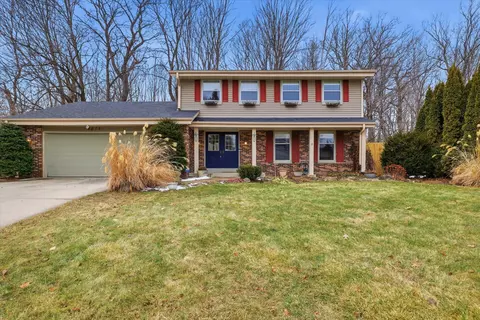 4615 S Camrose, New Berlin, WI 53151
