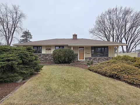 w147n8355 Manchester, Menomonee Falls, WI 53051