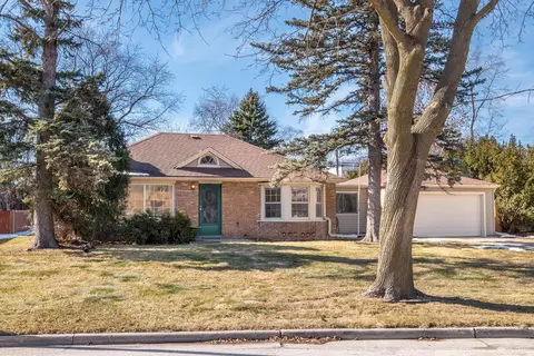 3247 N N Knl, Wauwatosa, WI 53222
