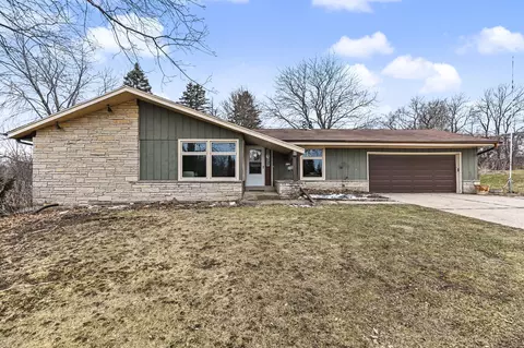 3355 S Cari Adam, New Berlin, WI 53146
