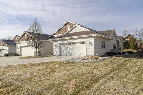 1145 Black Bear, Mukwonago, WI 53149