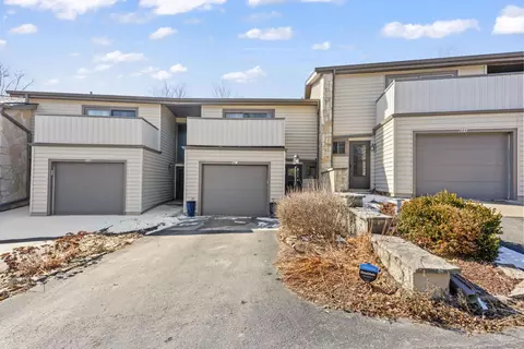 987 Lake Country, Oconomowoc, WI 53066